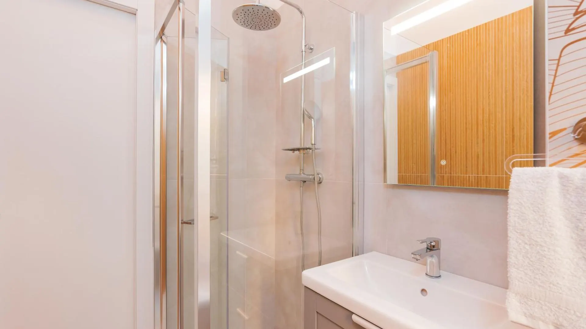 Apartament Lotto-Sansiro, Comfort Business Suite & Wi-Fi Mediolan